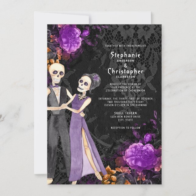 Invitación Skeleton gótico Boda de Halloween morado con flore (Anverso)
