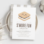 Invitación S'more Fun Kawaii Kids Birthday<br><div class="desc">Esta tierna y kawaii "S'more Fun",  invitación para el cumpleaños de un niño,  presenta un s'more con cara sonriente. En el reverso,  un fondo blanco con una mancha de gingham de color marrón claro. Personalice sus necesidades. Puedes encontrar más productos a juego en mi tienda.</div>