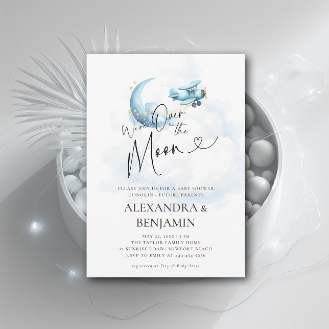 Invitación Sobre las nubes de la luna avión cacheo bebé niño  (over the moon baby shower invitation boy toy airplane moon stars watercolor cute adorable)