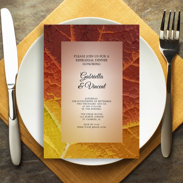 Invitación Sombras del ensayo de Boda de hojas de otoño Cena (Celebrate the night before your Fall wedding with the Shades of Autumn Leaf Rehearsal Dinner Invite)