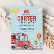 Sonar el cumpleaños del bombero de un camión de bo