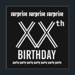 Invitación SORPRENDENTE Año blanco del Personalizado del part<br><div class="desc">Este diseño contemporáneo es una manera divertida de invitar a la gente a una celebración de cumpleaños SURPRISE de año personalizado. ¡Añada el año de cumpleaños y los detalles del fiesta! Todo el texto es personalizable. Puede experimentar con diferentes tipos de papel haciendo clic en la pestaña "Opciones de invitación"...</div>