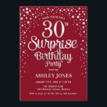 Invitación Sorpresa 30 Fiesta de cumpleaños - Plata y Rojo<br><div class="desc">Sorpresa 30.ª Invitación a la fiesta de cumpleaños. Elegante diseño en rojo oscuro y purpurina falso plateado. Presenta un diseño elegante de tipo de letra y letra de guión. Mándame un mensaje si necesitas edad personalizado.</div>