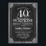 Invitación Sorpresa 40.º Fiesta de cumpleaños - Blanco de piz<br><div class="desc">Invitación a la celebración del 40 cumpleaños de Rustic Surprise. Elegante y elegante diseño de madera negra,  blanca y gris. Presenta una fuente de script elegante. Mándame un mensaje si necesitas más personalización</div>