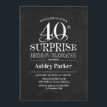 Invitación Sorpresa 40.º Fiesta de cumpleaños - Blanco y negr<br><div class="desc">Invitación a la celebración del 40 cumpleaños de Rustic Surprise. Elegante diseño elegante con un diseño de pizarra en blanco y negro. Presenta una fuente de script elegante. Mándame un mensaje si necesitas más personalización.</div>