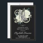 Invitación Sorpresa 40.º Purpurina blanco negro<br><div class="desc">Una elegante invitación de 40 y 40 años en un platino de oro blanco sobre negro con letra blanca con zapatos blancos de baile con tacón alto con purpurina, flores y una cadena de perlas integradas en el diseño y tipo. Una invitación única y elegante para este cumpleaños histórico. ¡50...</div>