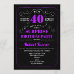 Invitación Sorpresa 40 cumpleaños - Púrpura Negro<br><div class="desc">Sorpresa 40th Birthday Invitation Elegante pizarra retro,  diseño negro,  morado y blanco. ¡Salud a 40 años! Se puede personalizar para mostrar cualquier edad.</div>