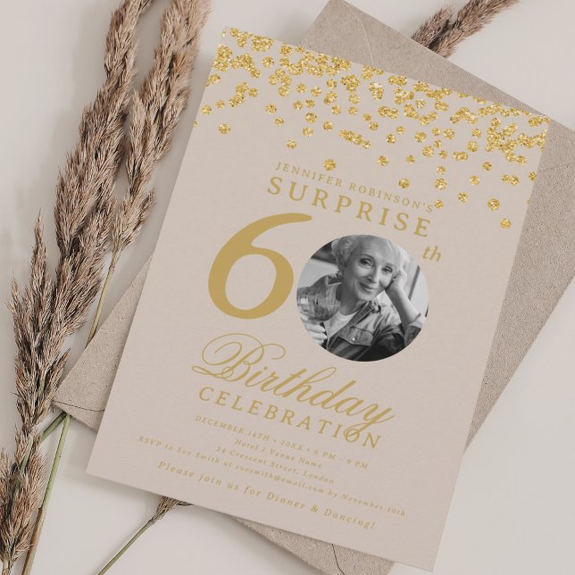 Invitación SORPRESA 60 cumpleaños Confetti de oro Champagne (SURPRISE 60th Birthday Gold Confetti Champagne Invitation)