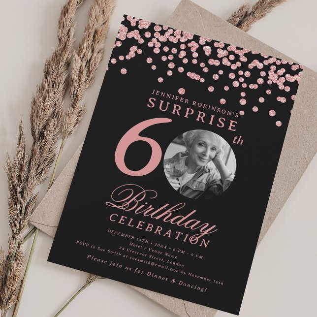 Invitación SORPRESA 60 cumpleaños Rosa oro Confetti negro (SURPRISE 60th Birthday Rose Gold Confetti Black Invitation)