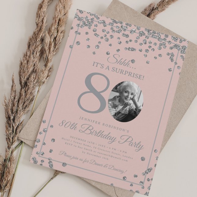 Invitación Sorpresa Cumpleaños 80 Cumpleaños Plata Confeti Ro (SURPRISE 80th Birthday Silver Confetti Blush Pink Invitation)