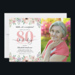 Invitación Sorpresa Cumpleaños 80 Fiesta Elegante Floral Foto<br><div class="desc">Esta invitación de sorpresa para la fiesta de cumpleaños número 80 muestra un elegante borde floral de acuarela que adorna la parte superior e inferior y ofrece espacio para una foto del homenajeado. Los suaves tonos pastel de durazno y púrpura ofrecen un encanto delicado y femenino, perfecto para la celebración...</div>