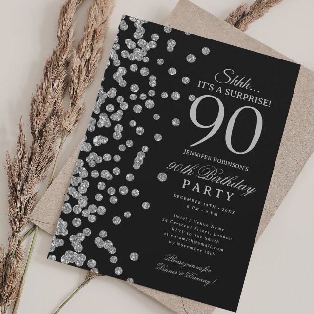 Invitación Sorpresa de brillo de plata Cumpleaños 90 negro (Silver Glitter Surprise 90th Birthday Black Invitation)