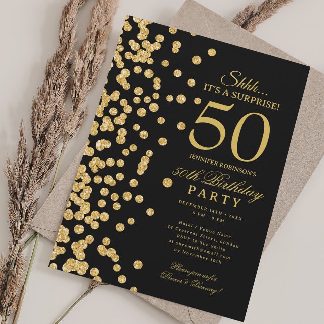 Invitación Sorpresa de brillo dorado Cumpleaños 50 negro (Gold Glitter Surprise 50th Birthday Black Invitation)