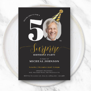 Invitación Sorpresa de cumpleaños 50 moderno negro oro foto