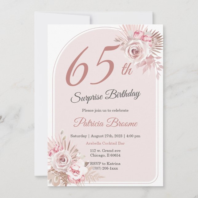 Invitación Sorpresa de cumpleaños número 65 con elegante Rosa (Anverso)
