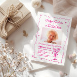 Invitación SORPRESA FIESTA 90th Birthday Photo Martini<br><div class="desc">La foto del celebrante de cumpleaños ocupa el centro del escenario en esta moderna invitación de cumpleaños martini. El elegante diseño de moda incluye un espresso martini. Una proa de bonito añade un toque femenino. Todo el texto es editable.</div>