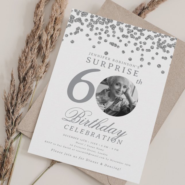 Invitación SORPRESA Foto 60 cumpleaños Confetti de plata (SURPRISE Photo 60th Birthday Silver Confetti Invitation)