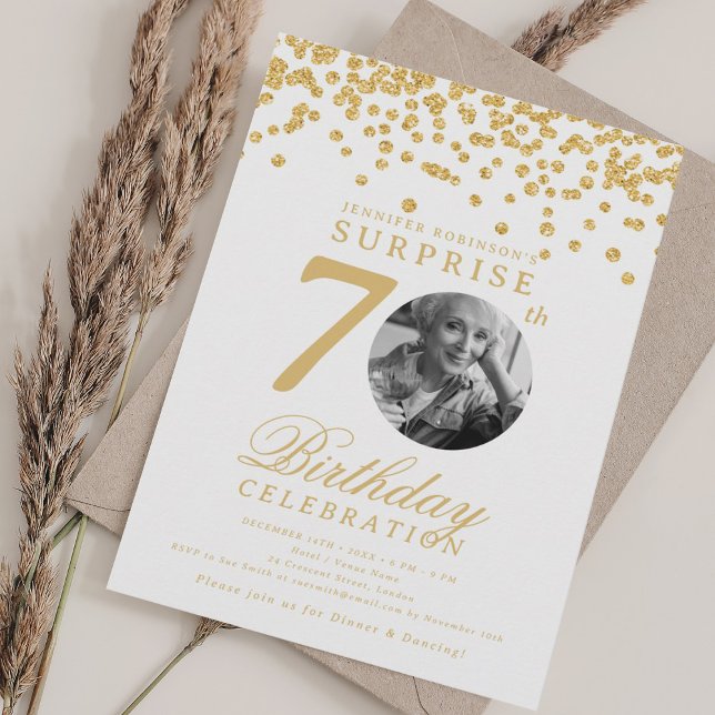 Invitación SORPRESA Foto 70th Birthday Gold Confetti (SURPRISE Photo 70th Birthday Gold Confetti Invitation)