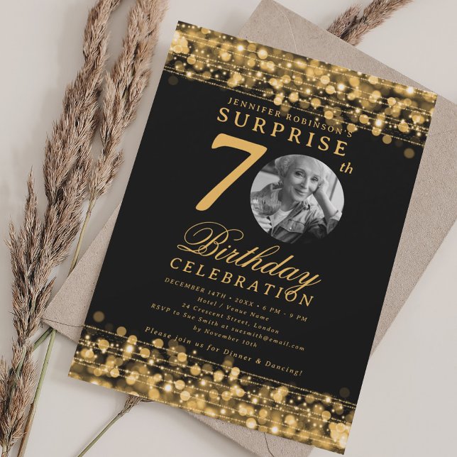 Invitación SORPRESA Foto 70th Birthday Party Gold Lights (SURPRISE Photo 70th Birthday Party Gold Lights Invitation)