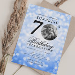 Invitación SORPRESA Foto 70th Birthday Party Navy Blue Bokeh<br><div class="desc">Un elegante diseño de la fiesta de cumpleaños 70 con foto personalizada,  tipografía moderna y fondo de luces de bokeh.</div>