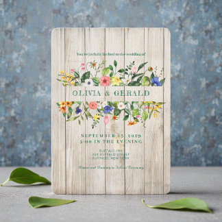 Invitación Spring Wildflowers on Wood Wedding Invitation 