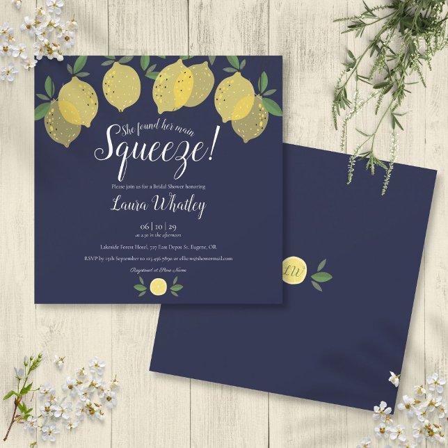 Invitación Squeeze Lemons, principal ducha azul de novia de l (Main Squeeze Lemons Navy Blue Bridal Shower Invitation)