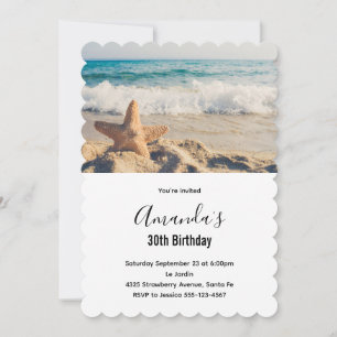 Invitación Starfish en una playa de arena Fotografía Cumpleañ