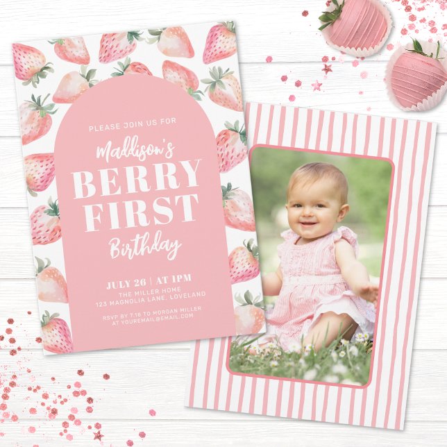 Invitación Strawberry Berry primera foto primera Fiesta de cu (Strawberry Berry First Photo 1st Birthday Party Invitation)