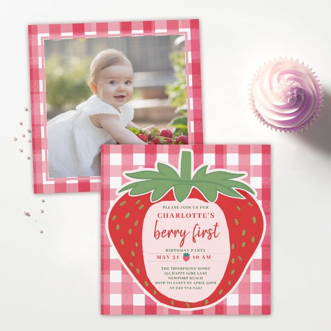 Invitación Strawberry Gingham Rosa Cute Foto Primer Cumpleaño (strawberry 1st birthday party theme photo invitation cute adorable template modern watercolor)