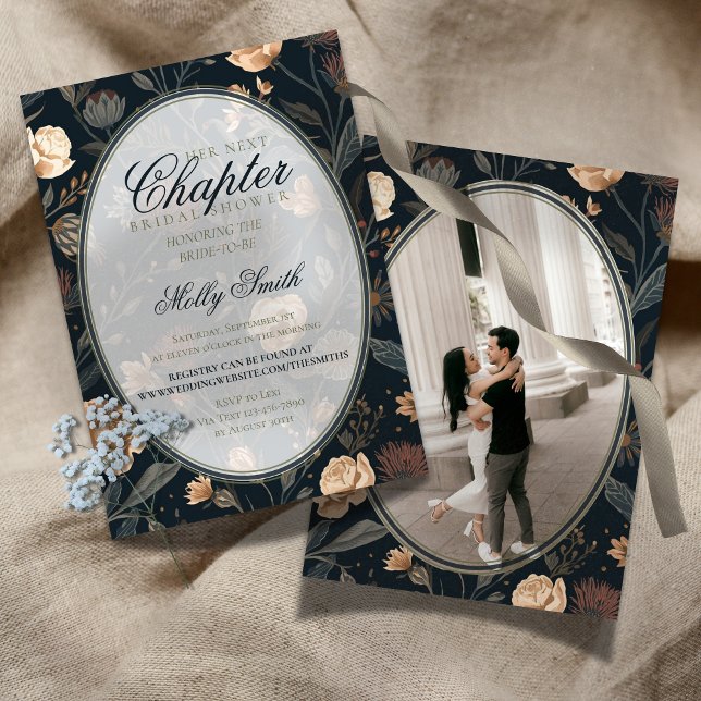 Invitación Su próximo capítulo Bridal Shower Floral Oscuro (Her Next Chapter Dark Floral Bridal Shower Invitation)