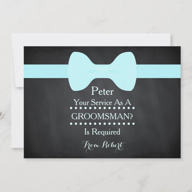 Invitación Su servicio como Groomsman Black Chalkboard Bow (Anverso)