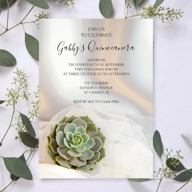 Invitación Suculento verde sobre el Fiesta Quinceanera blanco (Subido por el creador)