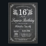 Invitación Surprise 16th Birthday Invitation Chalkboard<br><div class="desc">Invitación de 16º cumpleaños sorpresa con fondo de pizarra rústica y patrón de flor floral, negro y blanco. Cumpleaños de adultos. Cumpleaños de hombres o mujeres. Invite a un niño o a una Chica. 13.º 15.º 16.º 18.º 20.21.30.40.50.60.70.80.90.100. Cualquier edad. Para una mayor personalización, haga clic en el botón "Personalizar"...</div>
