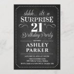 Invitación Surprise 21st Birthday - Blanco Negro<br><div class="desc">Sorpresa 21ª Invitación de fiesta de cumpleaños. Diseño sencillo y elegante con diseño de pizarra negra y fuente de escritura blanca. Celebración sorpresa de cumpleaños para hombre o mujer. ¡Se puede personalizar en cualquier edad!</div>