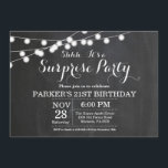 Invitación Surprise 21st Birthday Invitation Chalkboard<br><div class="desc">Sorpresa 21ª Invitación de cumpleaños con fondo de tablero de moda String Lights. 13.º 15.º 16.º 18.º 21.30.40.50.60.70.80.90.100,  Cualquier edad. Para una mayor personalización,  haga clic en el botón "Personalizar" y utilice nuestra herramienta de diseño para modificar esta plantilla.</div>