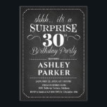 Invitación Surprise 30th Birthday - Blanco Negro de pizarra<br><div class="desc">Sorpresa 30.ª Invitación a la fiesta de cumpleaños. Diseño sencillo y elegante con diseño de pizarra negra y fuente de escritura blanca. Celebración sorpresa de cumpleaños para hombre o mujer. ¡Se puede personalizar en cualquier edad!</div>