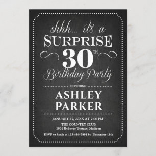 Invitación Surprise 30th Birthday - Blanco Negro de pizarra