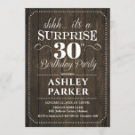 Invitación Surprise 30th Birthday Fiesta - Rustic Wood<br><div class="desc">Sorpresa 30.ª Invitación a la fiesta de cumpleaños. Diseño sencillo y elegante con un estilo rústico de madera oscura y fuente de escritura blanca. Celebración sorpresa de cumpleaños para hombre o mujer. ¡Se puede personalizar en cualquier edad!</div>