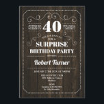 Invitación Surprise 40th Birthday - Patrón de madera<br><div class="desc">Sorpresa 40 Invitación de cumpleaños Elegante diseño retro con patrón de madera. ¡Salud a 40 años!</div>