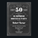 Invitación Surprise 50th Birthday - Chalkboard<br><div class="desc">Invitación a los 50 Años Sorpresa Elegante diseño retro de pizarra en blanco y negro.</div>