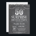 Invitación Surprise 50th Birthday Invitation Chalkboard<br><div class="desc">Invitación de cumpleaños número 50 con fondo blanco y negro de pizarra. Luces de cadena. Cumpleaños de adultos. Cumpleaños de hombres o mujeres. Para una mayor personalización,  haga clic en el botón "Personalizar" y utilice nuestra herramienta de diseño para modificar esta plantilla.</div>