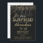 Invitación Surprise 50th Birthday Party for Women, Black<br><div class="desc">Prepárate para albergar la mejor fiesta sorpresa de cumpleaños con nuestra impresionante fiesta de cumpleaños sorpresa Shuuuh Black and Gold Invitation! Esta invitación es más que sólo una tarjeta; es una promesa de intriga, emoción y una celebración inolvidable. Características principales: Elegancia misteriosa: La invitación Shhhh Black y Gold agrega un...</div>