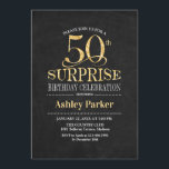 Invitación Surprise 50th Birthday Party - Gold Black<br><div class="desc">Invitación a la celebración de cumpleaños número 50 de una sorpresa rústica. Elegante diseño elegante con pizarra negra y un patrón de oro purpurina falso. Presenta una fuente de script elegante. Mándame un mensaje si necesitas más personalización.</div>