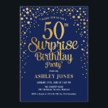 Invitación Surprise 50th Birthday Party - Navy & Gold<br><div class="desc">Sorpresa 50.ª Invitación de fiesta de cumpleaños. Elegante diseño en azul marino y falso oro purpurina. Presenta un diseño elegante de tipo de letra y letra de guión. Mándame un mensaje si necesitas edad personalizado.</div>