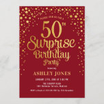 Invitación Surprise 50th Birthday Party - Red & Gold<br><div class="desc">Sorpresa 50.ª Invitación de fiesta de cumpleaños. Elegante diseño de color rojo oscuro y falso oro purpurina. Presenta un diseño elegante de tipo de letra y letra de guión. Mándame un mensaje si necesitas edad personalizado.</div>