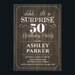 Invitación Surprise 50th Birthday Party - Rustic Wood<br><div class="desc">Sorpresa 50.ª Invitación de fiesta de cumpleaños. Diseño sencillo y elegante con madera rústica oscura y letra blanca de escritura. Celebración sorpresa de cumpleaños para hombre o mujer. ¡Se puede personalizar en cualquier edad!</div>