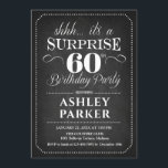 Invitación Surprise 60th Birthday - Blanco Negro<br><div class="desc">Sorpresa 60.ª Invitación a la fiesta de cumpleaños. Diseño sencillo y elegante con diseño de pizarra negra y fuente de escritura blanca. Celebración sorpresa de cumpleaños para hombre o mujer. ¡Se puede personalizar en cualquier edad!</div>