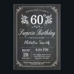 Invitación Surprise 60th Birthday Invitation Chalkboard<br><div class="desc">Invitación de cumpleaños número 60 con fondo de pizarra rústica y patrón de flor floral, negro y blanco. Cumpleaños de adultos. Cumpleaños de hombres o mujeres. Invite a un niño o a una Chica. 13.º 15.º 16.º 18.º 20.21.30.40.50.60.70.80.90.100. Cualquier edad. Para una mayor personalización, haga clic en el botón "Personalizar"...</div>