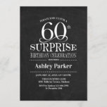 Invitación Surprise 60th Birthday Party - Blanco Negro<br><div class="desc">Invitación a la celebración de cumpleaños número 60 de una sorpresa rústica. Elegante diseño elegante con un diseño de pizarra en blanco y negro. Presenta una fuente de script elegante. Mándame un mensaje si necesitas más personalización.</div>