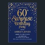 Invitación Surprise 60th Birthday Party - Navy & Gold<br><div class="desc">Sorpresa 60.ª Invitación a la fiesta de cumpleaños. Elegante diseño en azul marino y falso oro purpurina. Presenta un diseño elegante de tipo de letra y letra de guión. Mándame un mensaje si necesitas edad personalizado.</div>
